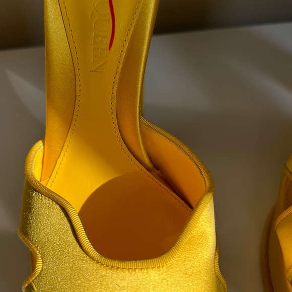 Alexander McQueen Satin Platform Ankle Strap Sandal - Picture 4 of 16